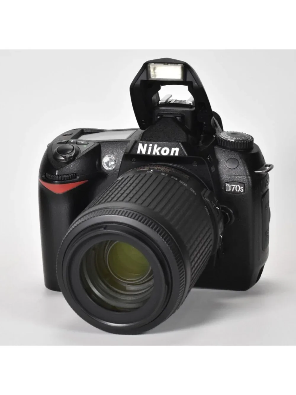 Nikon D70S DSLR Digital Camera 6.1MP Nikon AF-S DX 55-200mm Lens 1GB CF Card
